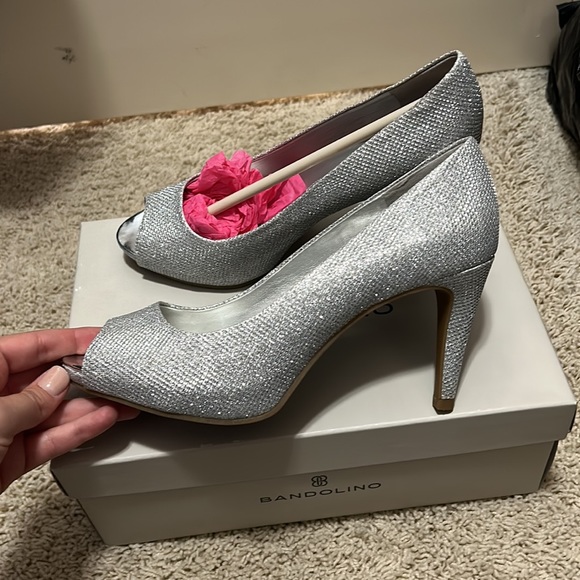 Silver Pumps Size 7 - Picture 4 of 5